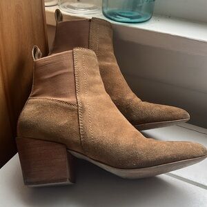 Matisse Tan Suede boots high heel booties brown pointed toe Women’s size 8.5